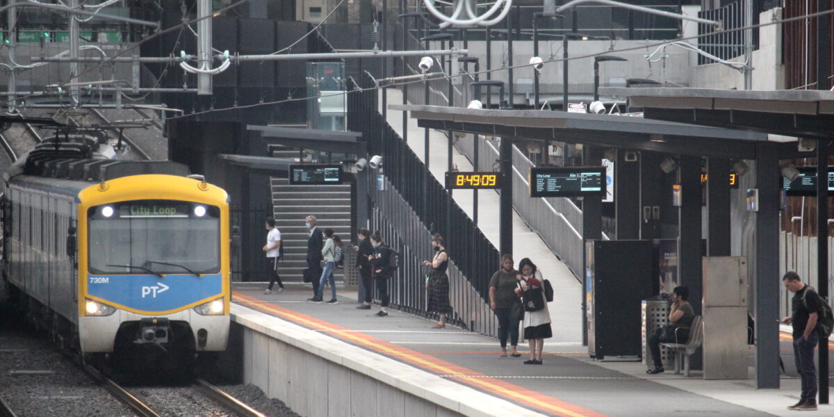 Train arriving at Bentleigh