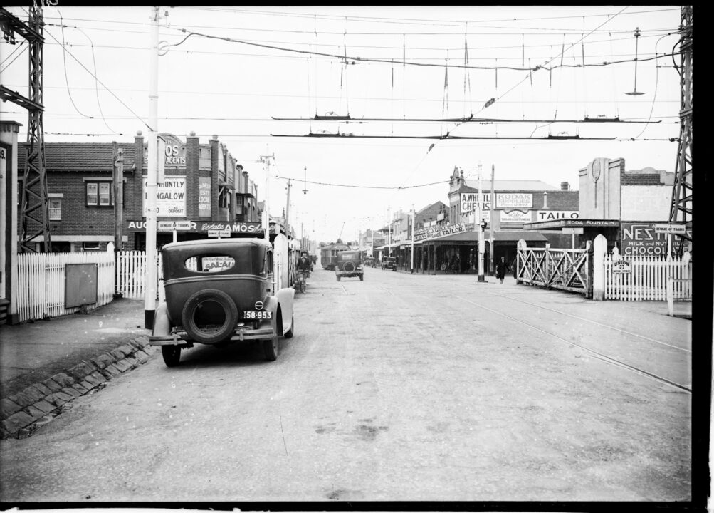 Glen Huntly level crossing, circa late 1920s. via PROV