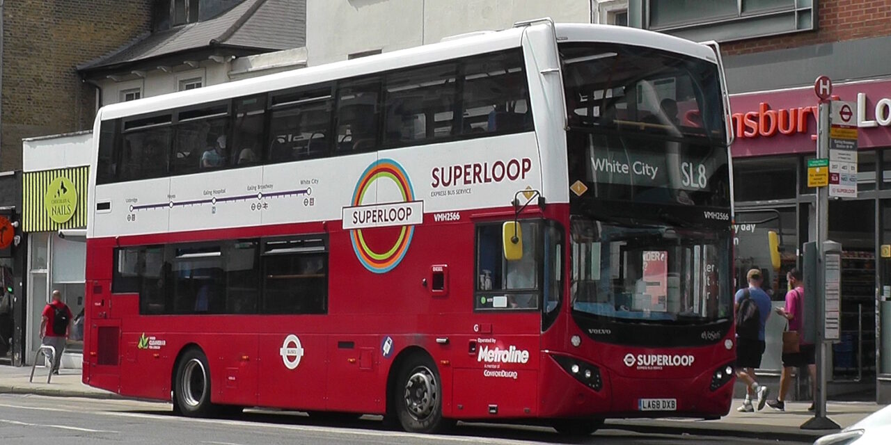 London SL8 Superloop bus