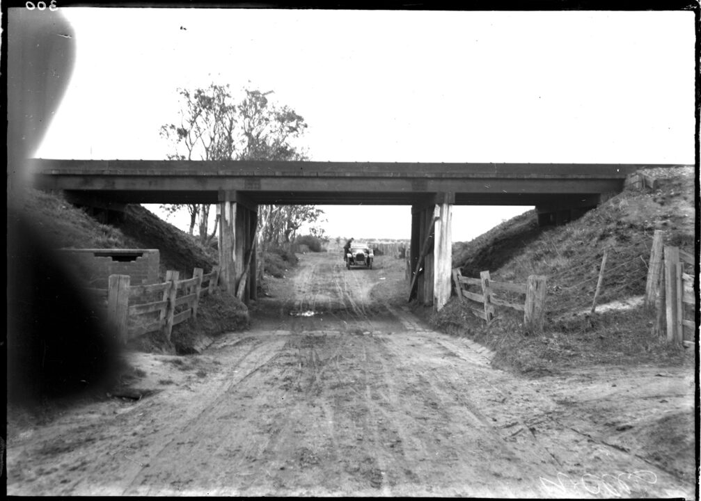 Patterson Road Bridge, perhaps around 1910. Source: PROV