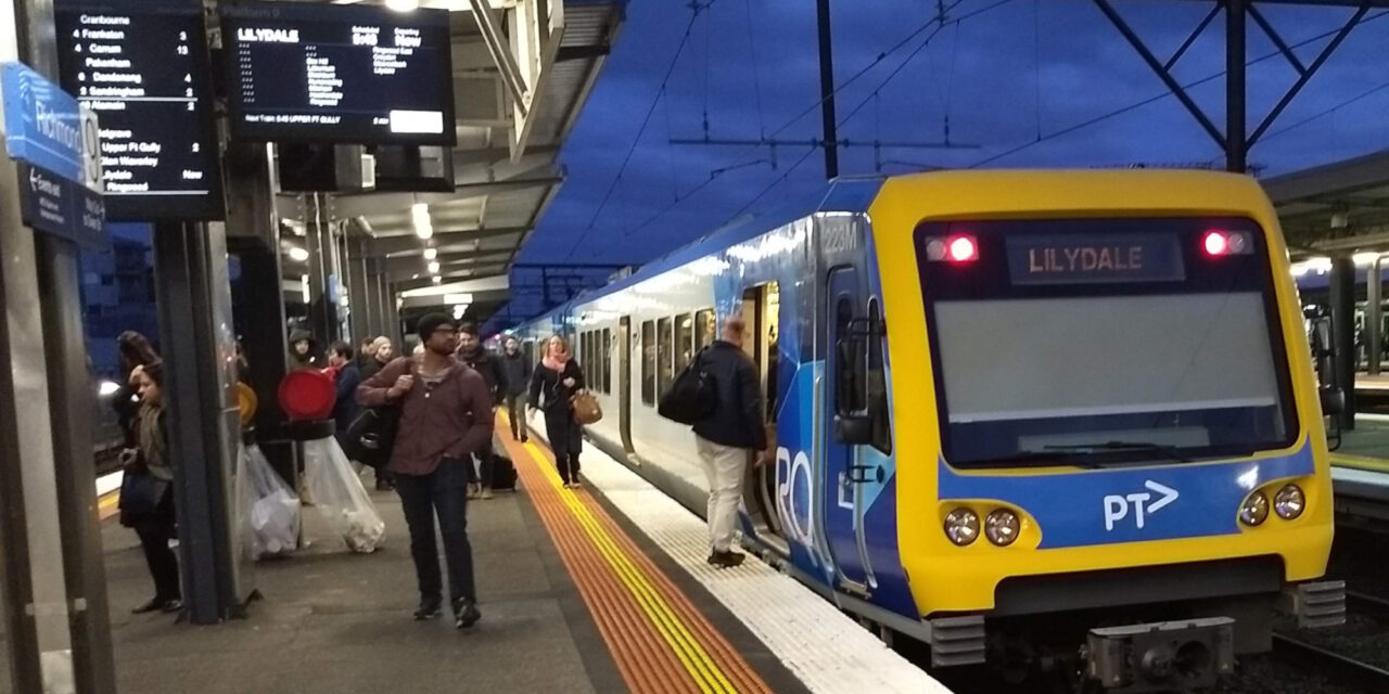 A train to Lilydale at Richmond station