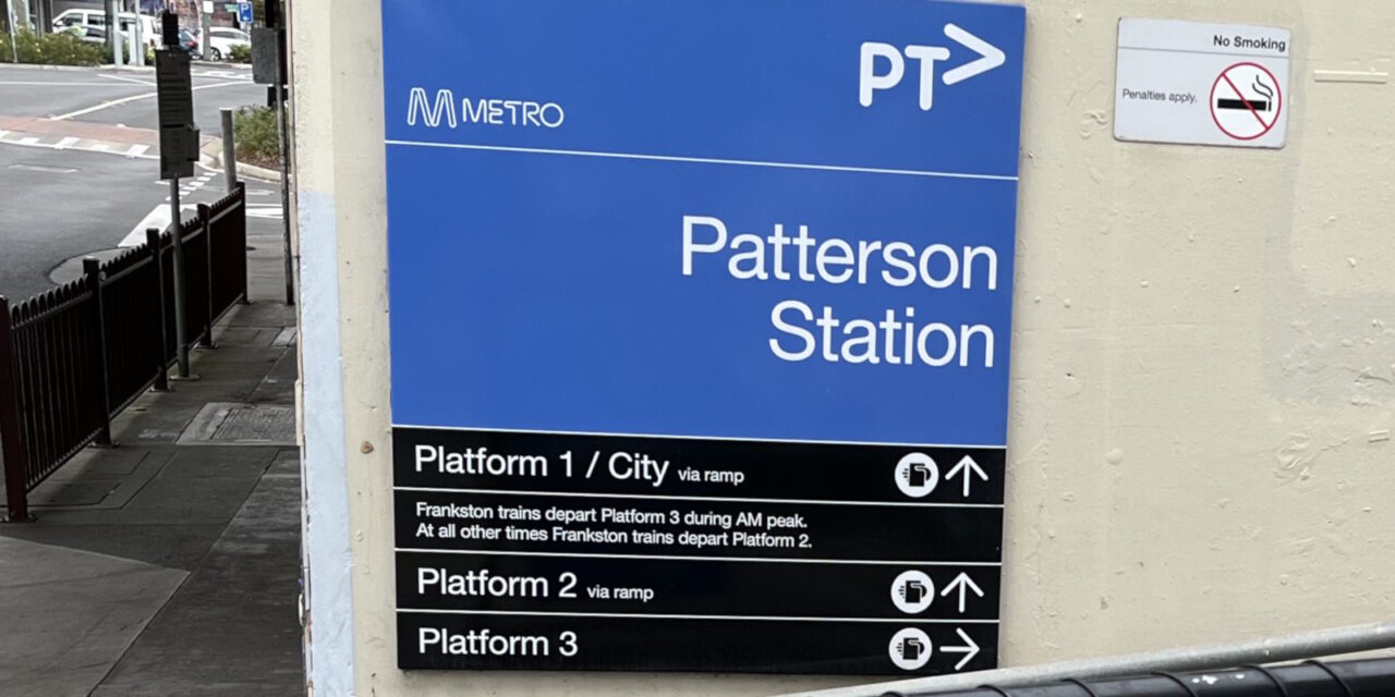 Patterson station - incorrect signage pointing to platforms