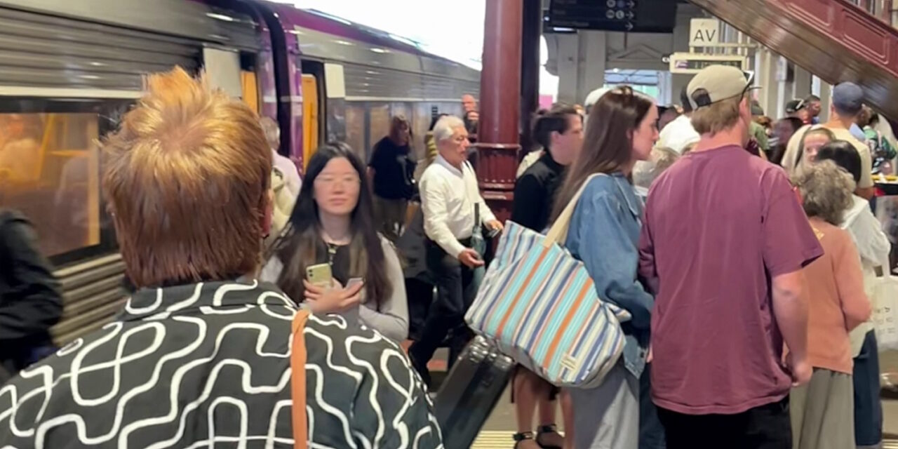 Crowd of passengers at Ballarat station