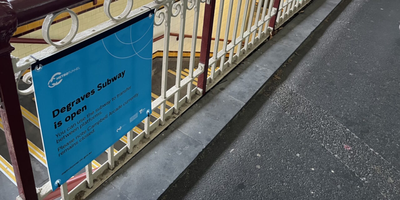 Entrance from Flinders Street platform 10 to Degraves Street tunnel