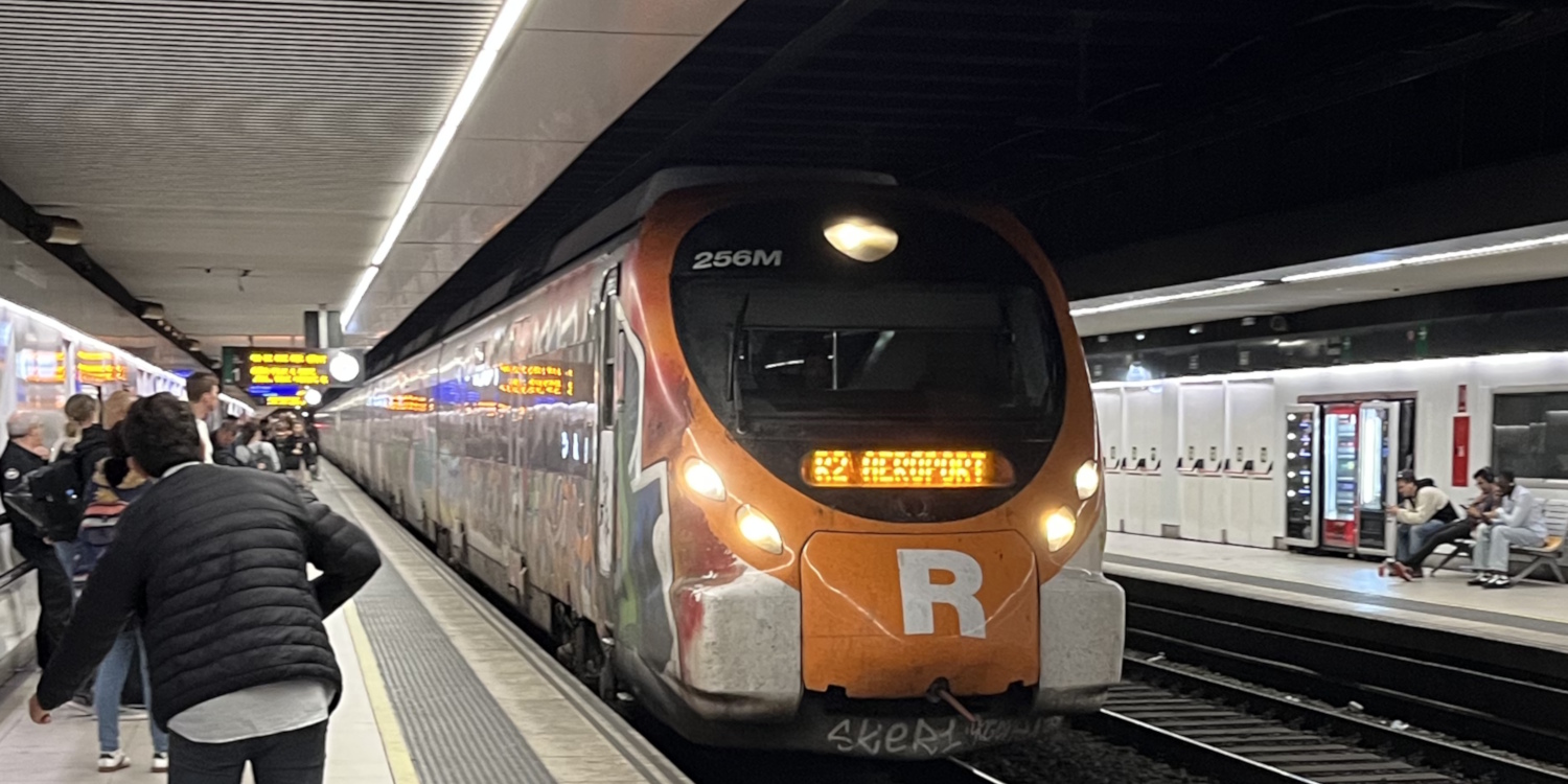 Barcelona R2 train to airport